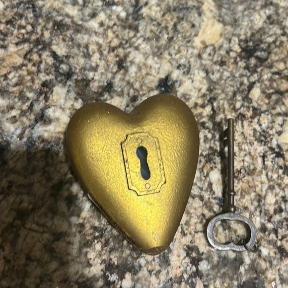 Dear Mom ...... heart with lock stand - Picture 3 of 4